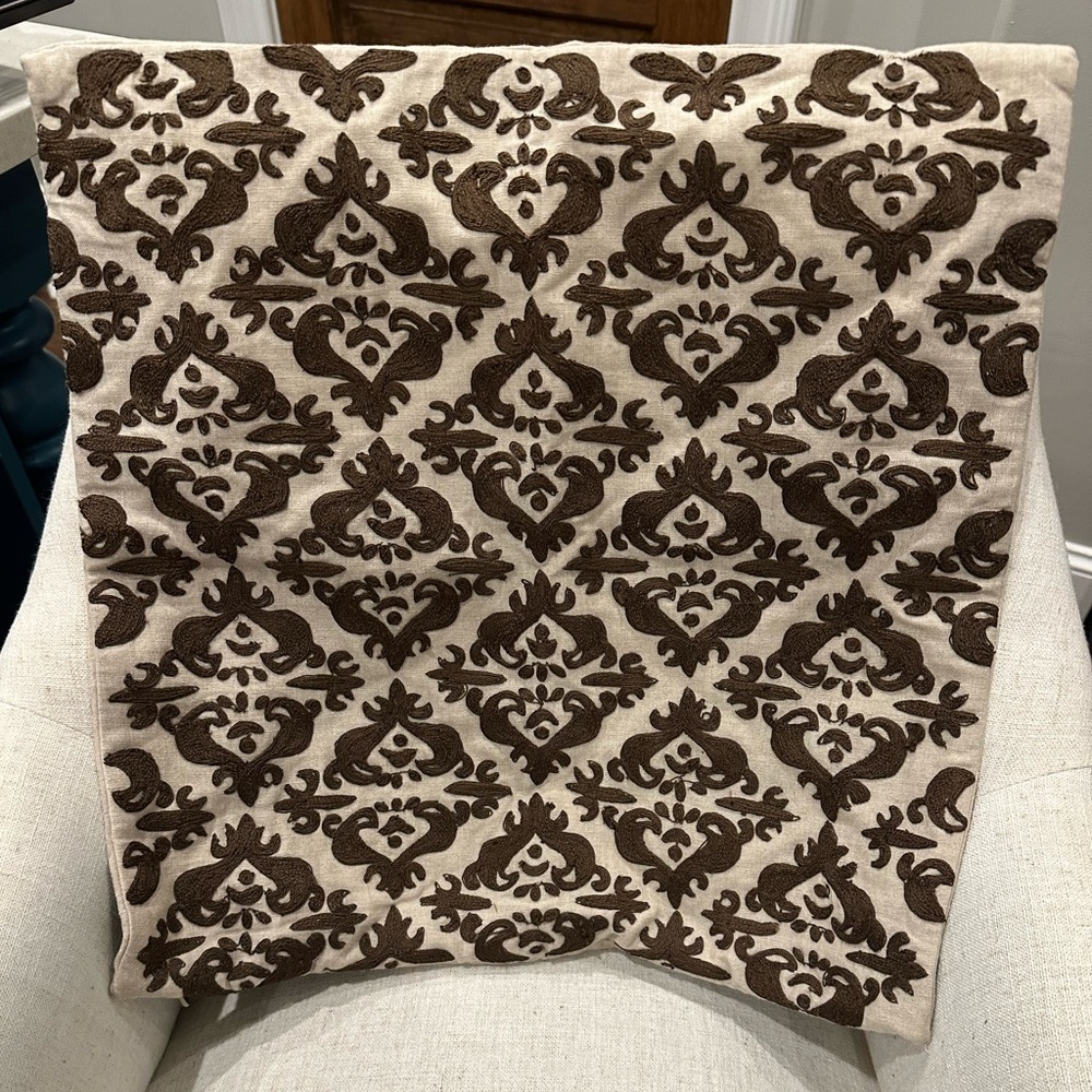 Pottery Barn Embroidered Crewel Medallion Pillow Cover Flax Natural 18” Floral